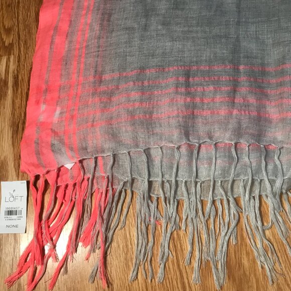 Ann Taylor LOFT Gray & Pink Lightweight Fringe Wool Scarf - Picture 7 of 7